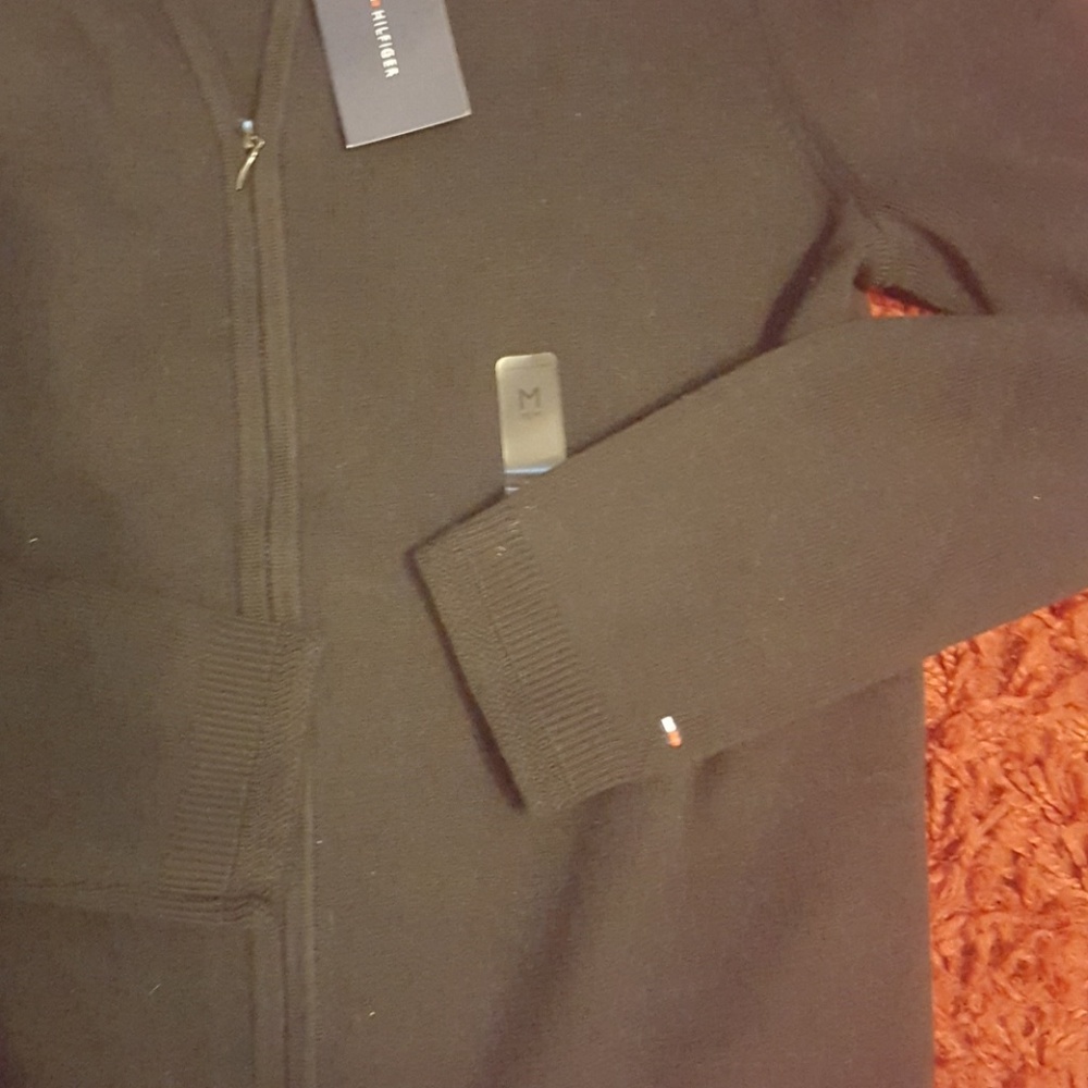 NWT Tommy Hilfiger Sweater - Picture 4 of 4